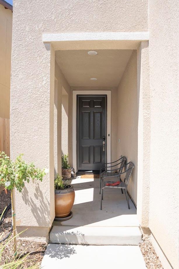 6294 E Riesling Dr E, Fresno, CA 93727