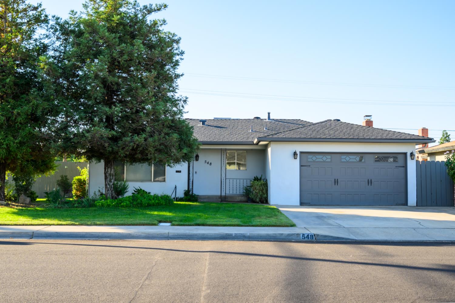548 W Dennis Dr